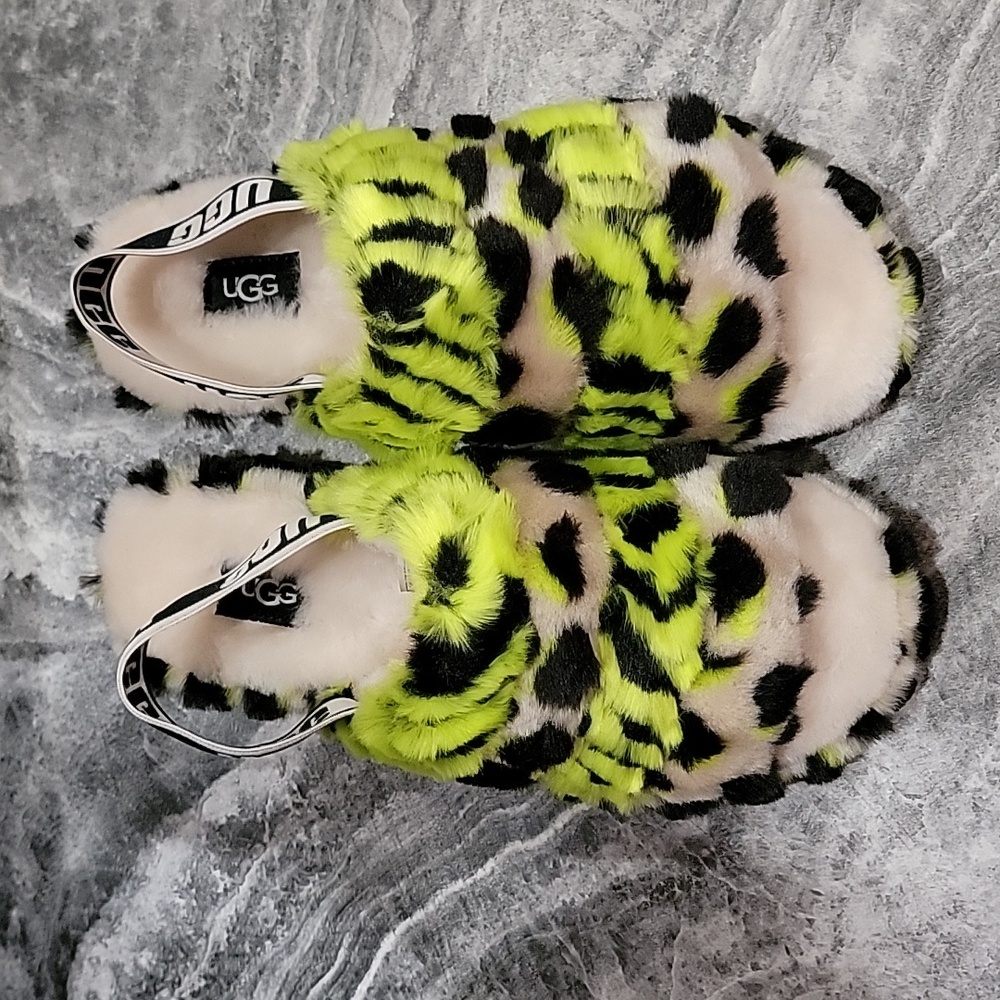 NWT Women's Size 8 UGG Fuzzy Slides - Picture 2 of 7